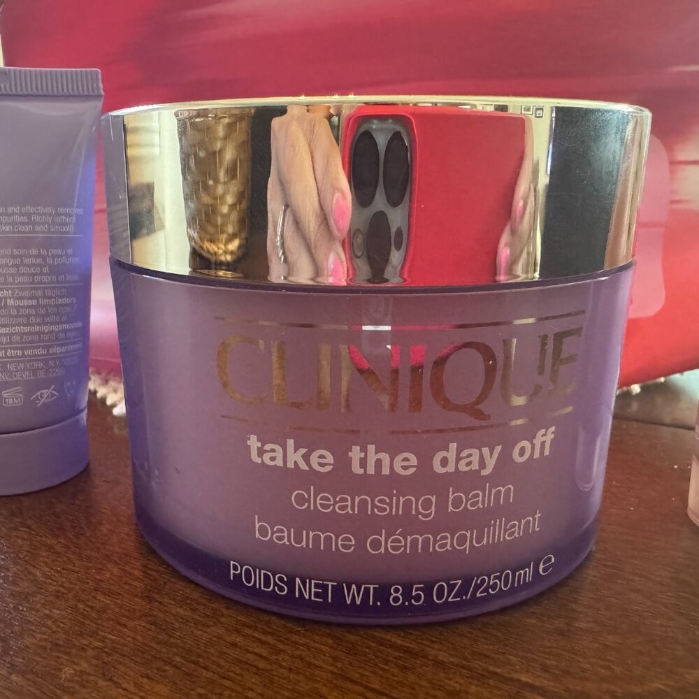 Clinique Take the Day Off & Bag - Picture 4 of 7